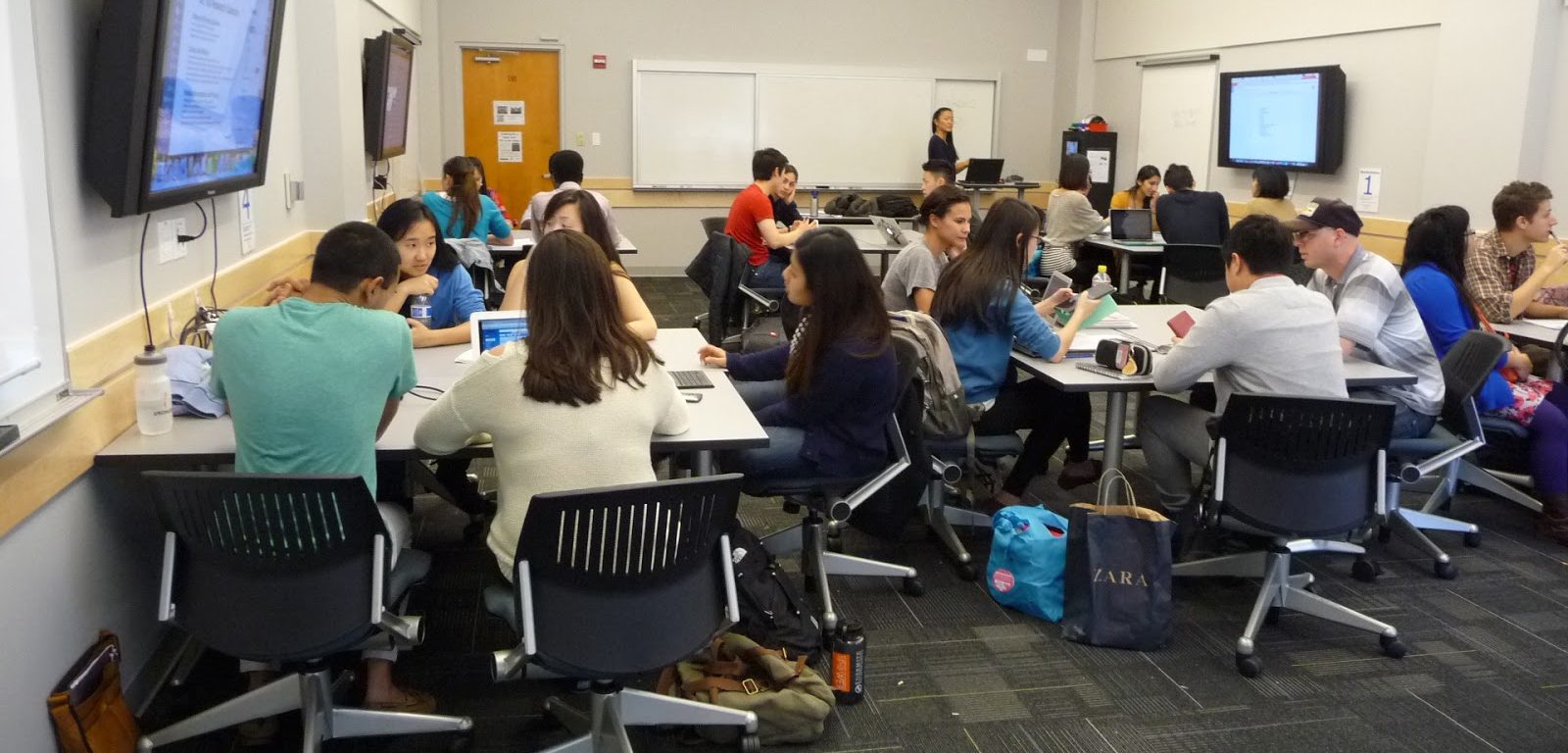 students in active learning classroom